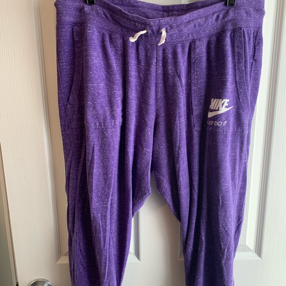 Nike cropped sweat paints!